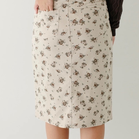 Woman's midi skirt worn only once - Picture 2 of 2